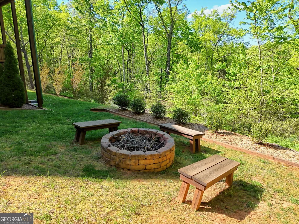 421 Hickory Nut Mtn Tallulah Falls, GA 30573