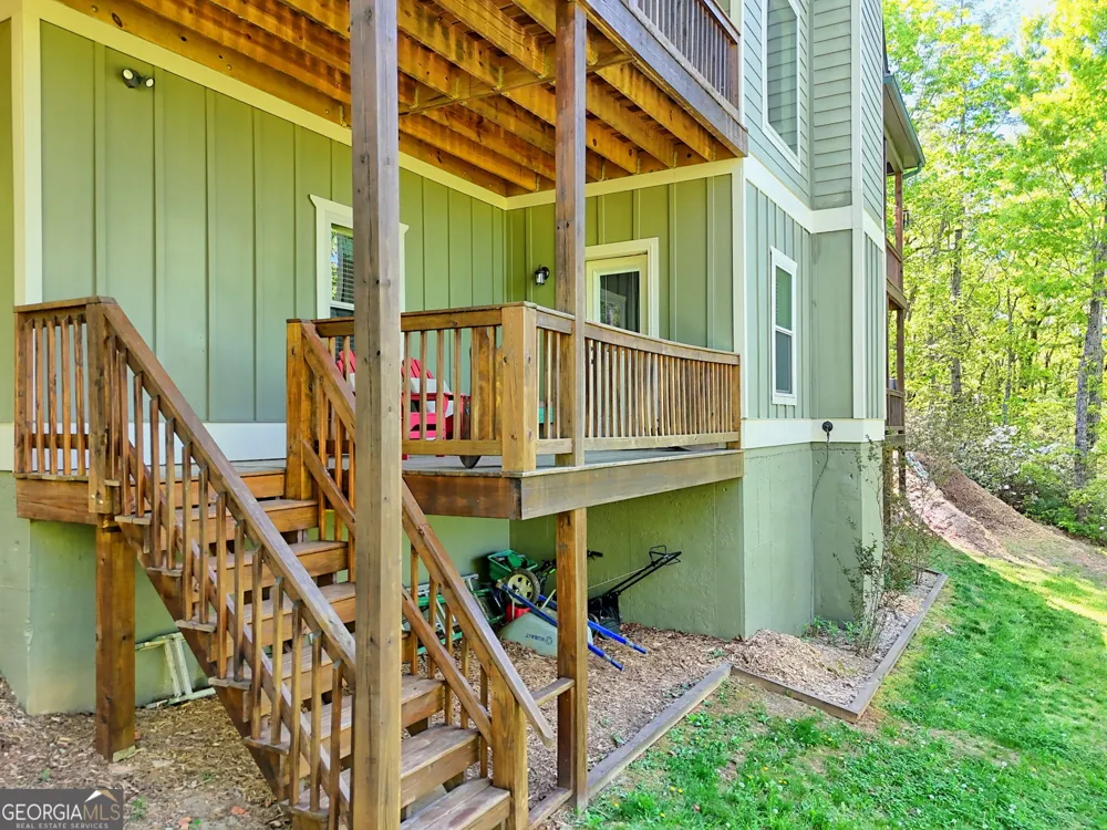 421 Hickory Nut Mtn Tallulah Falls, GA 30573