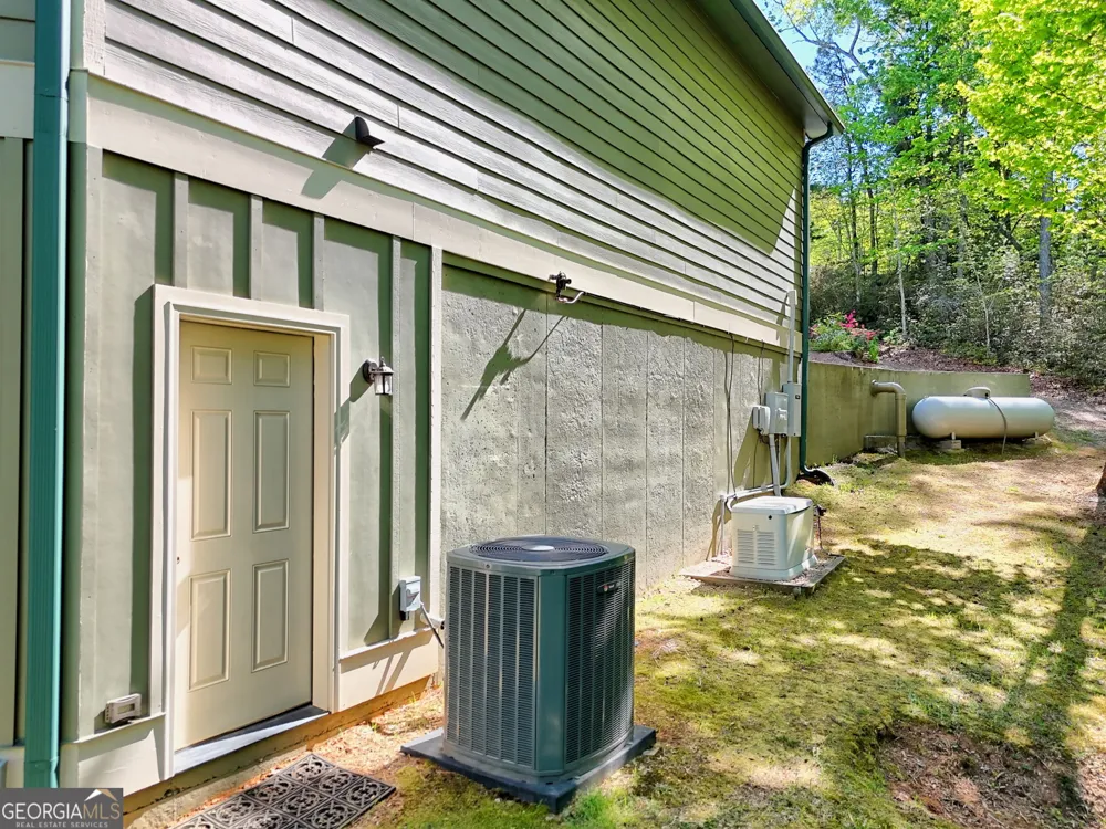421 Hickory Nut Mtn Tallulah Falls, GA 30573