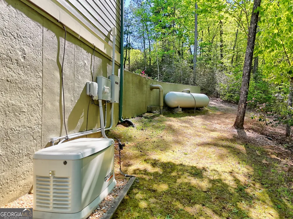 421 Hickory Nut Mtn Tallulah Falls, GA 30573