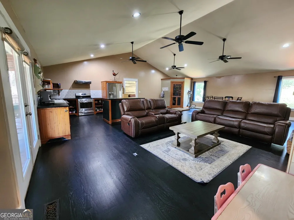 162 Bacon ST Irwinton, GA 31042