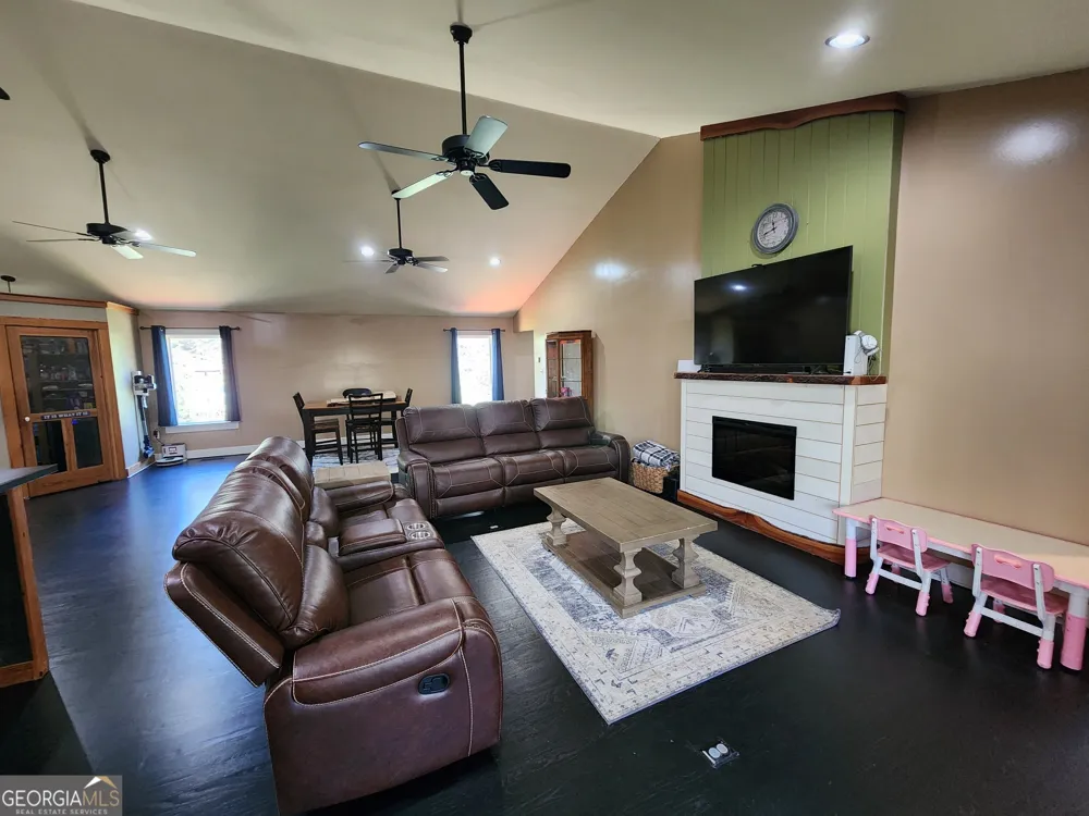 162 Bacon ST Irwinton, GA 31042
