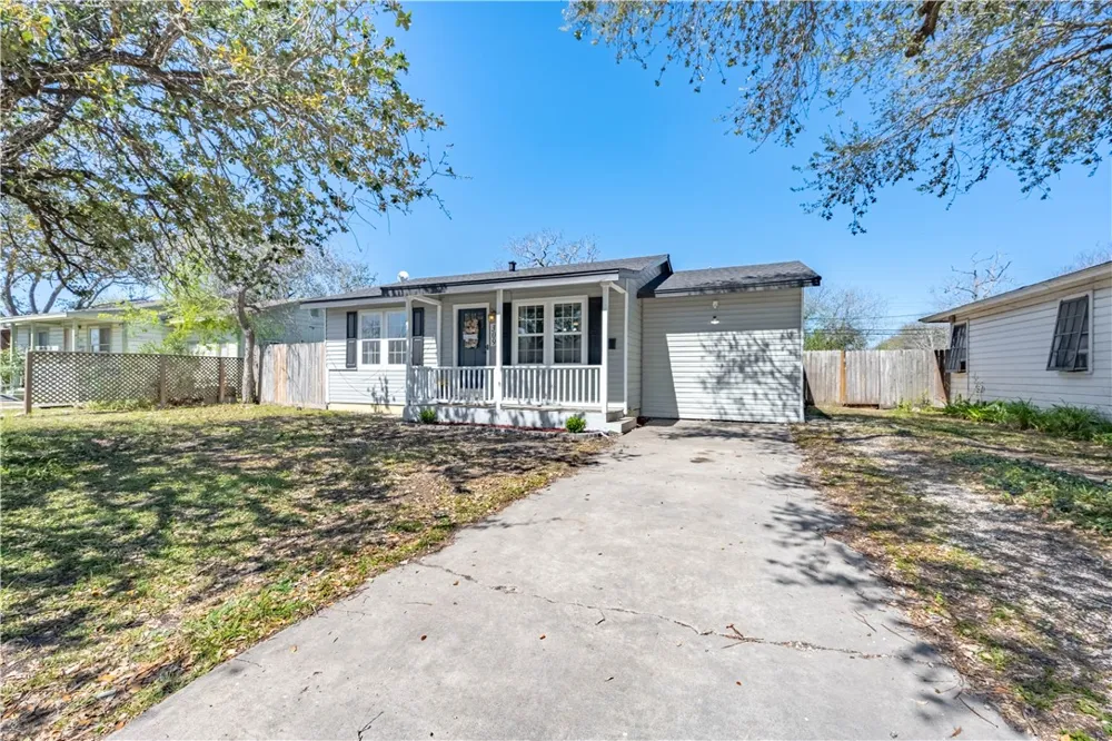 309 Reynolds Avenue Taft, TX 78390