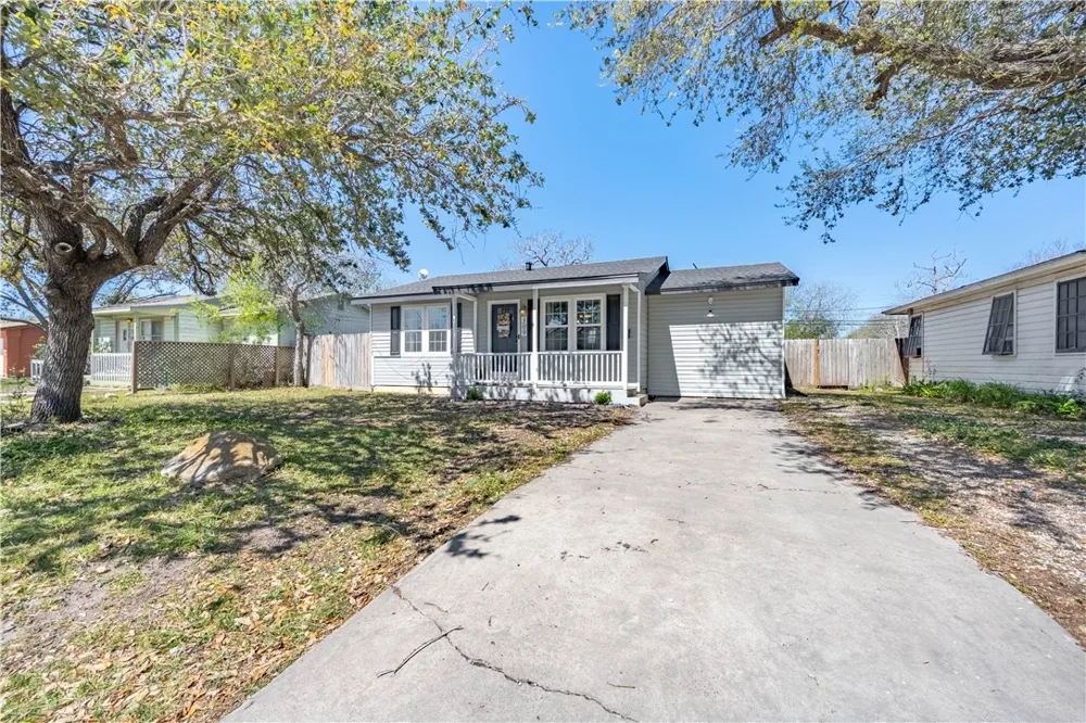 309 Reynolds Avenue Taft, TX 78390