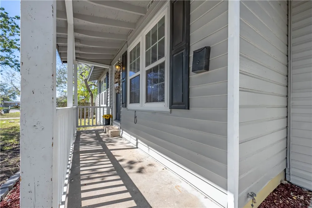 309 Reynolds Avenue Taft, TX 78390