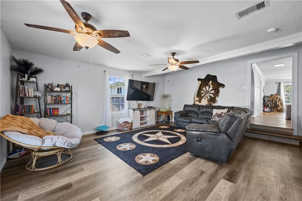309 Reynolds Avenue Taft, TX 78390