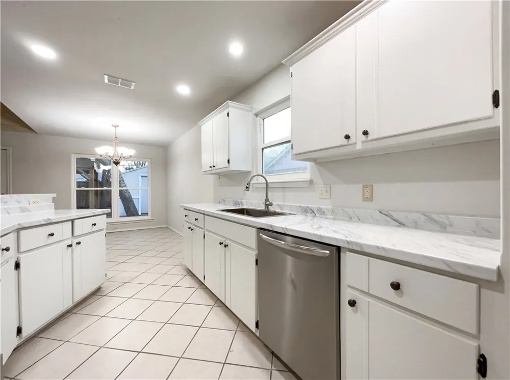2175 Timberleaf Ingleside, TX 78362