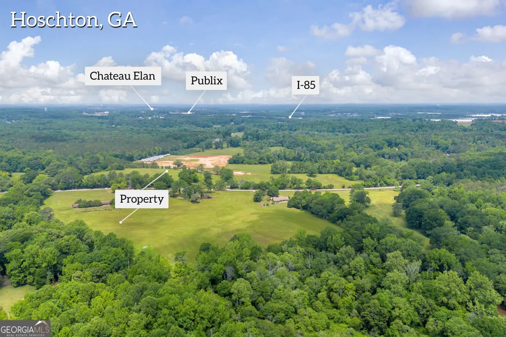 586 Covered Bridge RD Hoschton, GA 30548