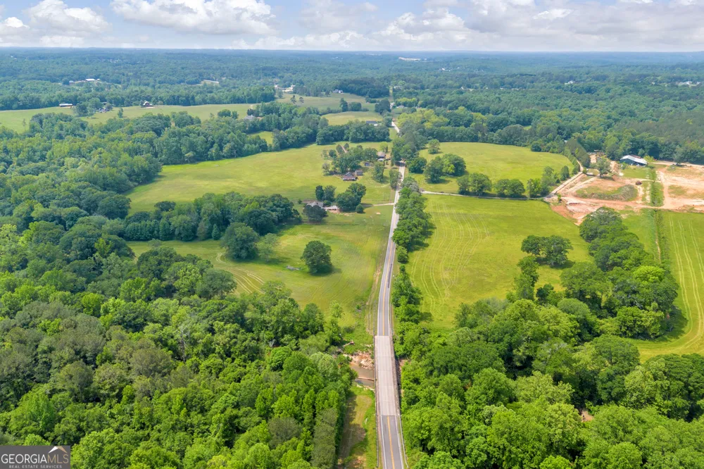 586 Covered Bridge RD Hoschton, GA 30548