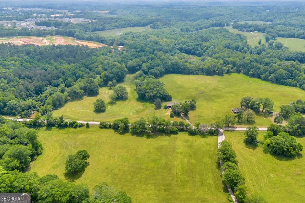 586 Covered Bridge RD Hoschton, GA 30548