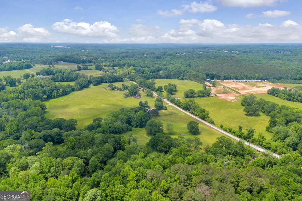 586 Covered Bridge RD Hoschton, GA 30548