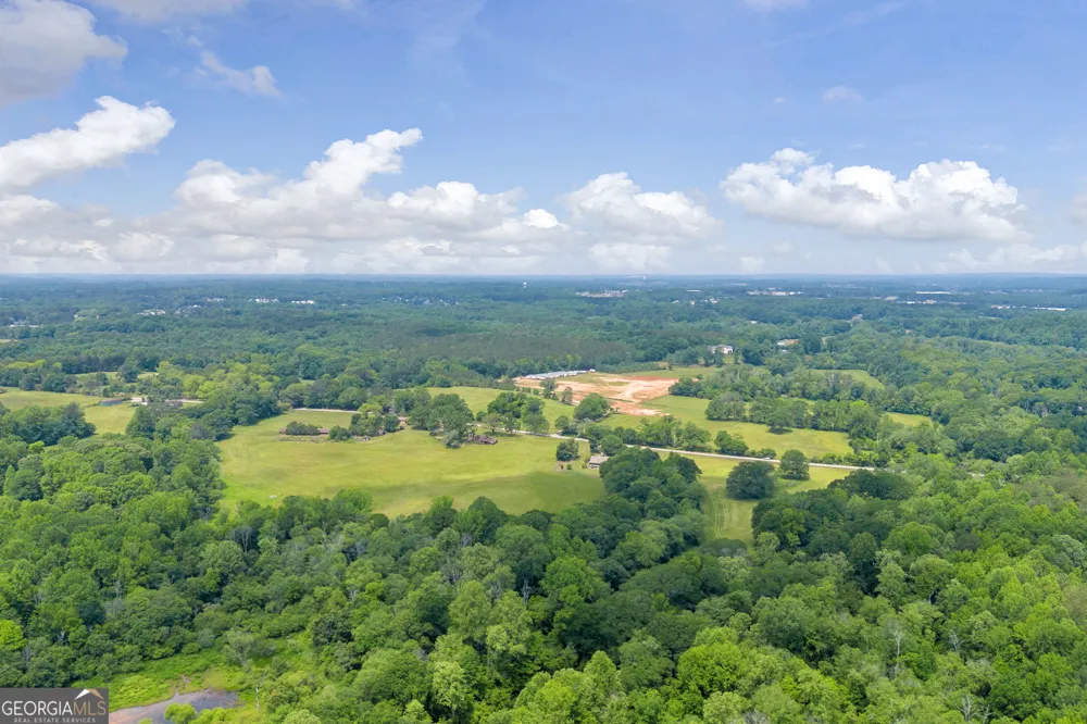 586 Covered Bridge RD Hoschton, GA 30548
