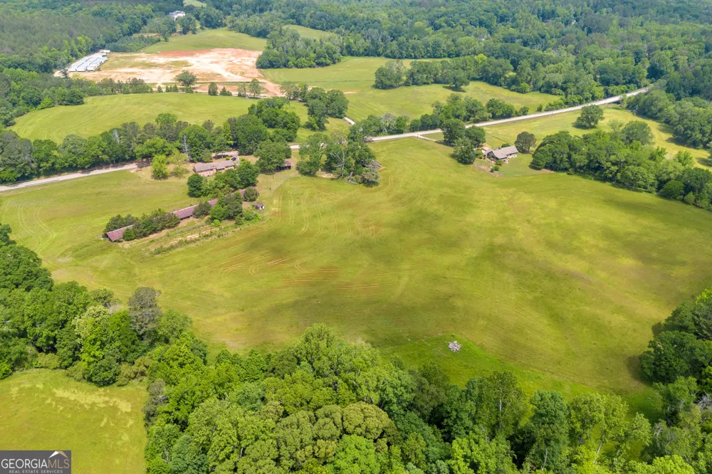 586 Covered Bridge RD Hoschton, GA 30548