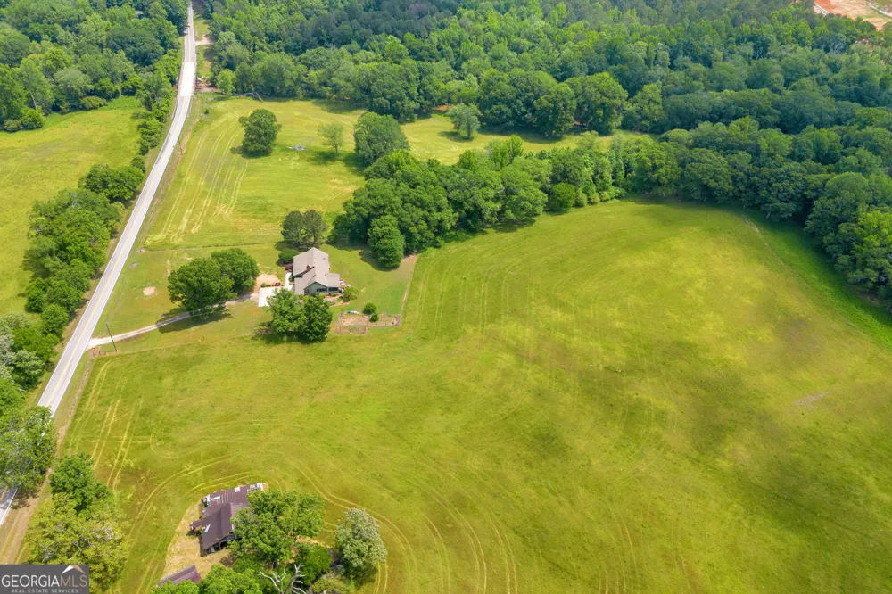 586 Covered Bridge RD Hoschton, GA 30548