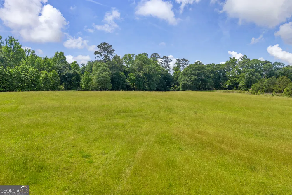 586 Covered Bridge RD Hoschton, GA 30548