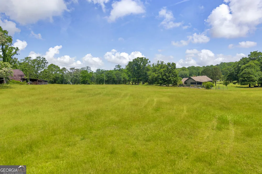 586 Covered Bridge RD Hoschton, GA 30548