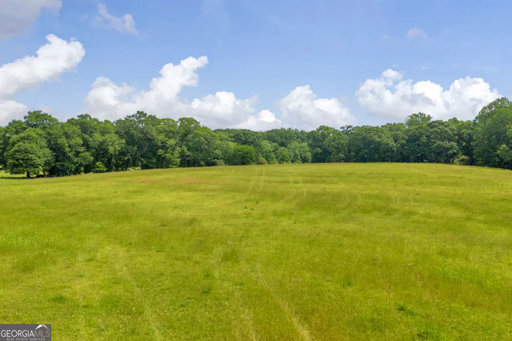 586 Covered Bridge RD Hoschton, GA 30548