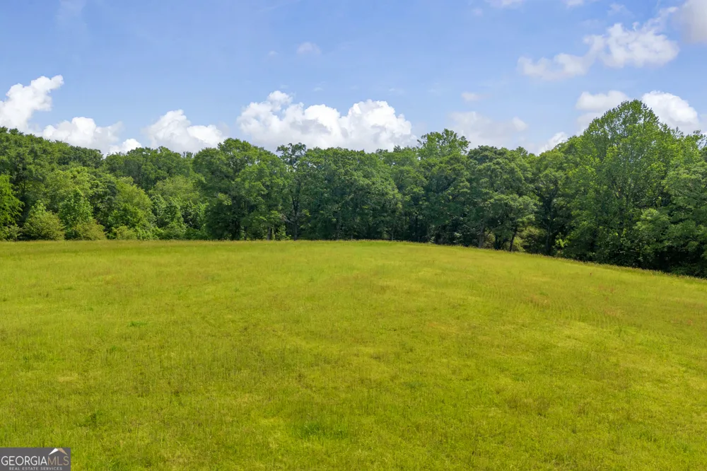 586 Covered Bridge RD Hoschton, GA 30548