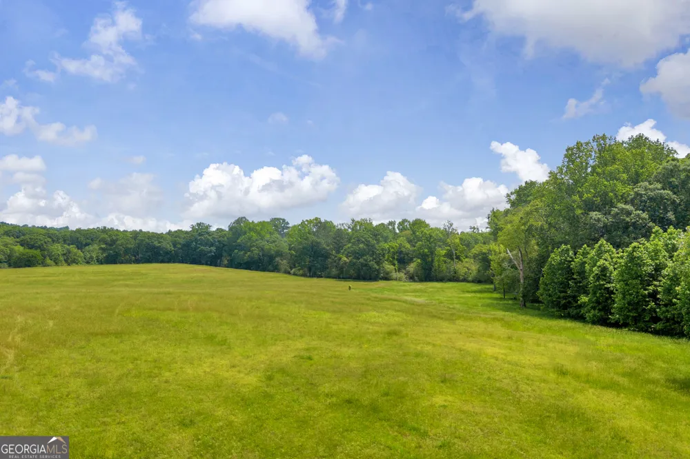 586 Covered Bridge RD Hoschton, GA 30548
