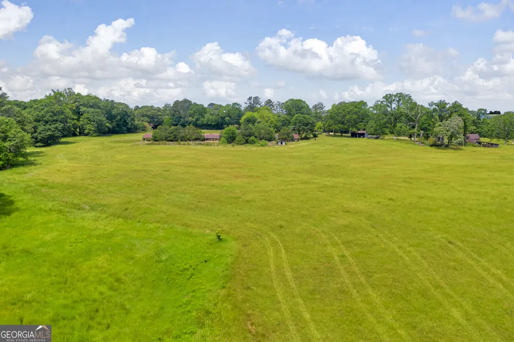 586 Covered Bridge RD Hoschton, GA 30548
