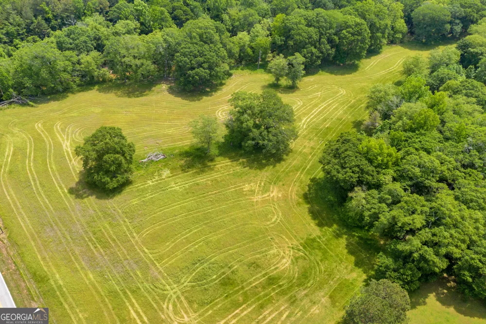 586 Covered Bridge RD Hoschton, GA 30548