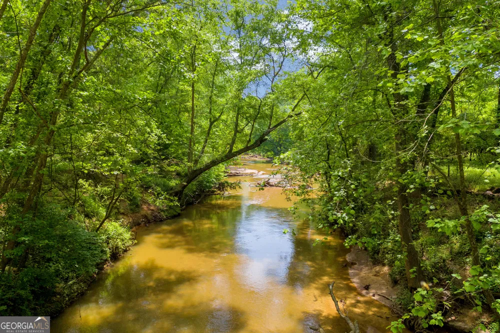 586 Covered Bridge RD Hoschton, GA 30548