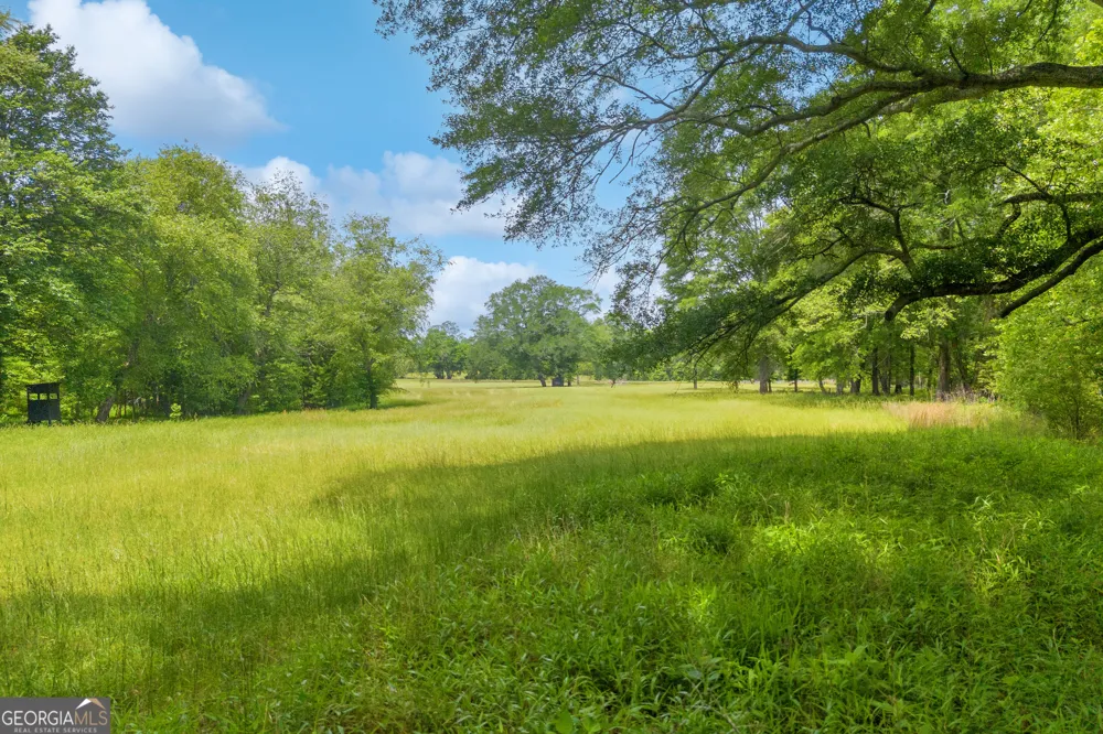 586 Covered Bridge RD Hoschton, GA 30548