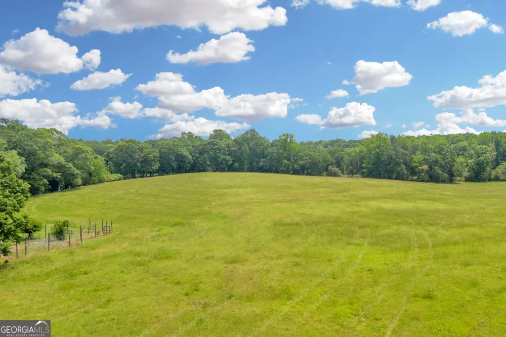 586 Covered Bridge RD Hoschton, GA 30548