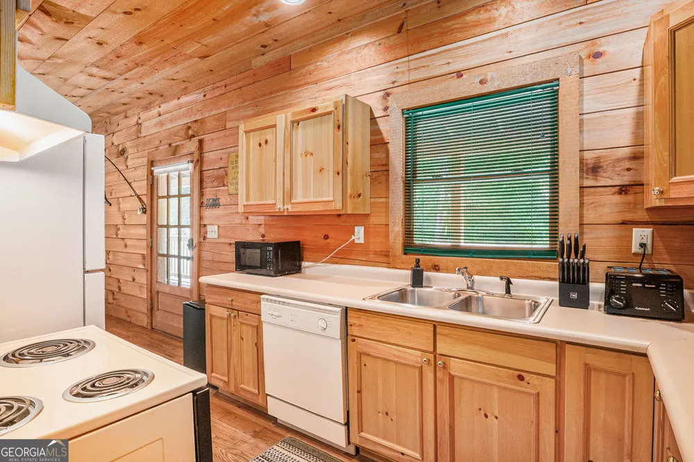 9139 Old 441 S Lakemont, GA 30552