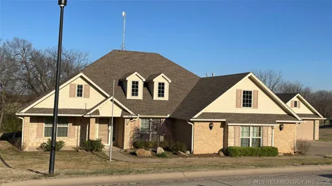 909 S Country Club Drive