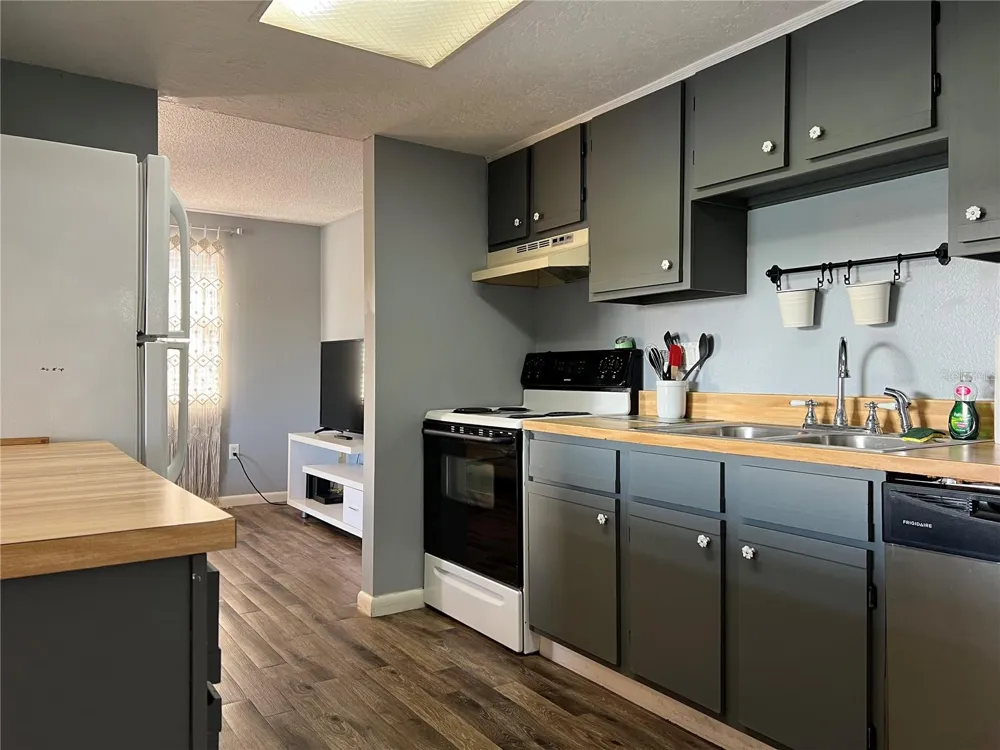 5026 WATER OAK DRIVE #208 Bradenton, FL 34207