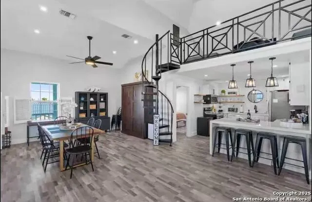 1065 Ocean Dr Port Lavaca, TX 77979