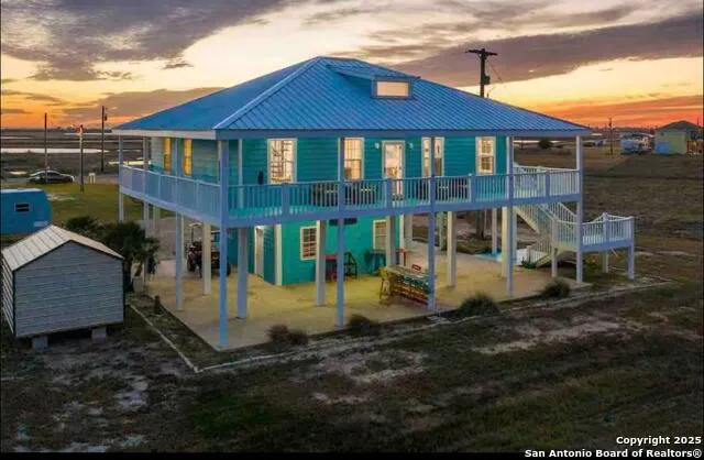 1065 Ocean Dr Port Lavaca, TX 77979