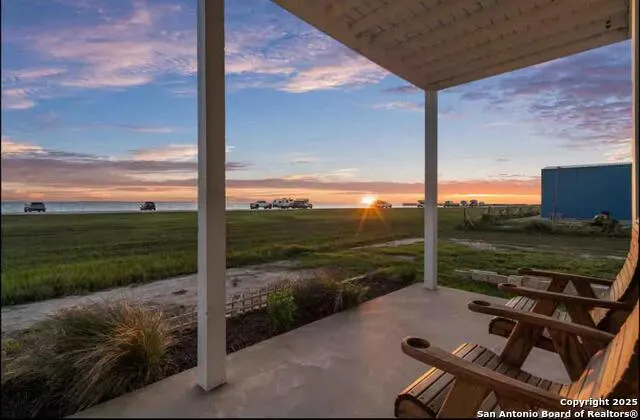 1065 Ocean Dr Port Lavaca, TX 77979