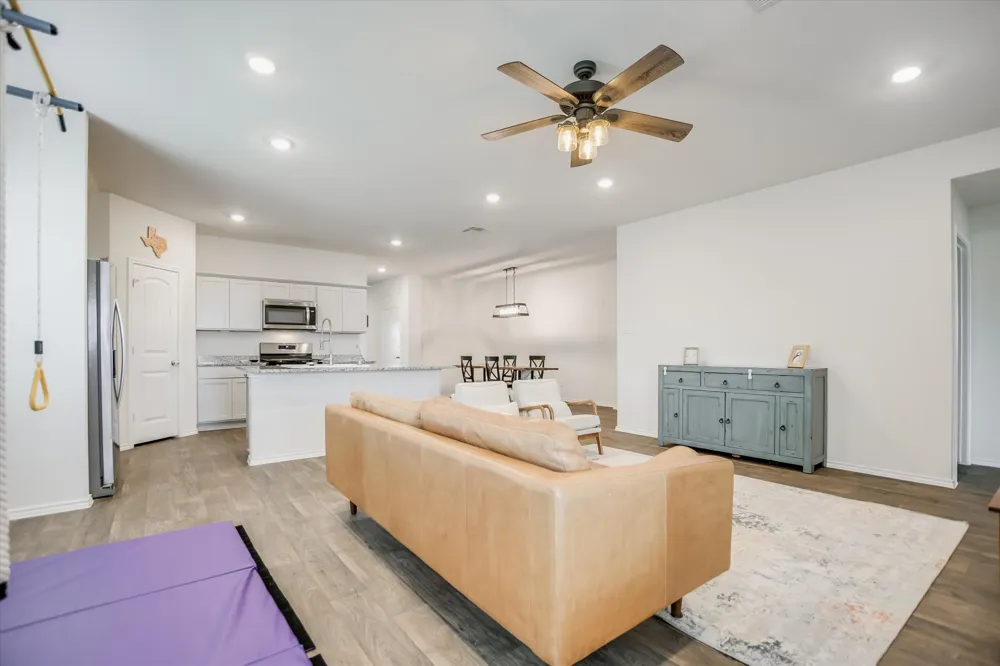 262 SICKLE LOOP Kyle, TX 78640