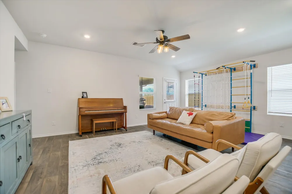 262 SICKLE LOOP Kyle, TX 78640