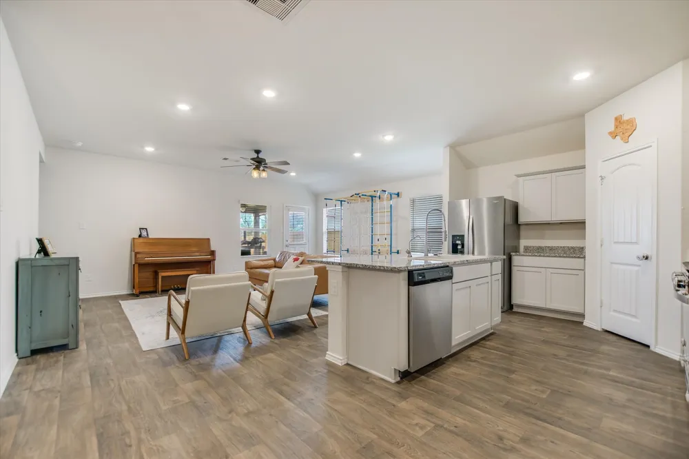 262 SICKLE LOOP Kyle, TX 78640
