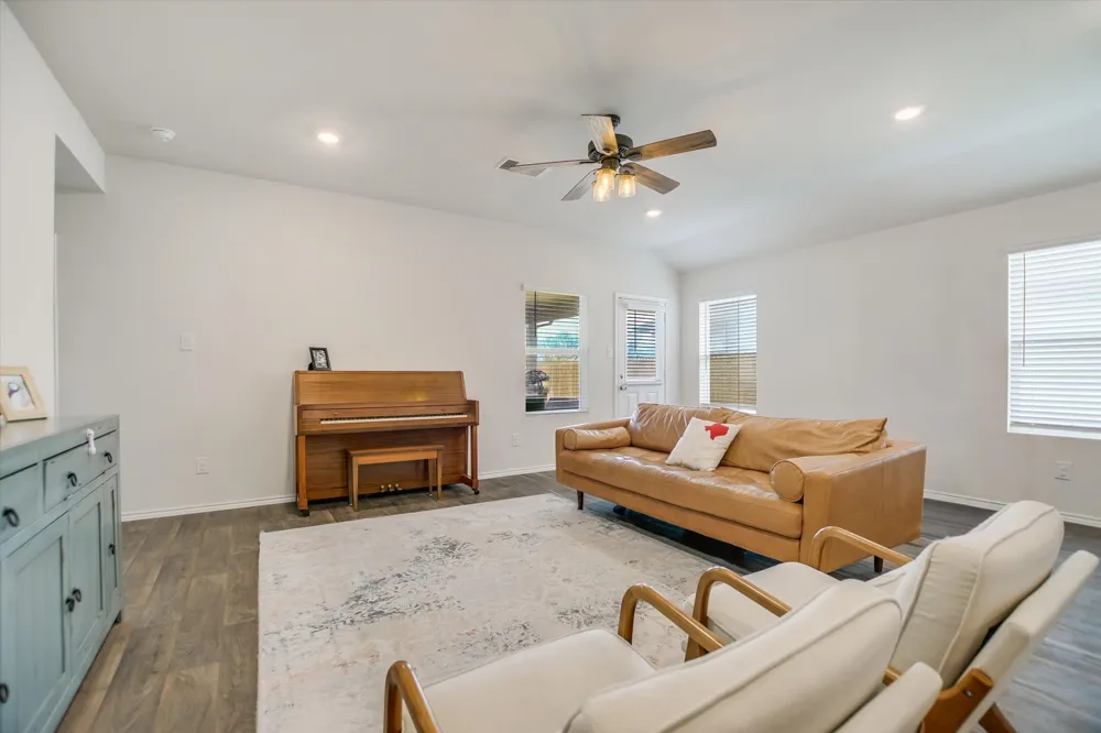 262 SICKLE LOOP Kyle, TX 78640