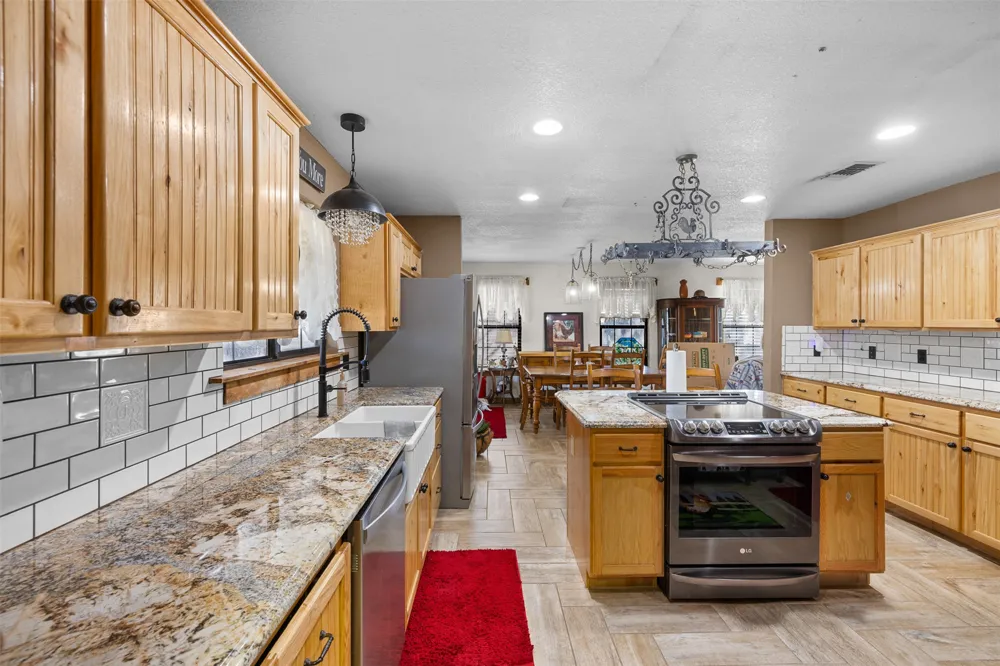 7393 State Highway 80 Nixon, TX 78140