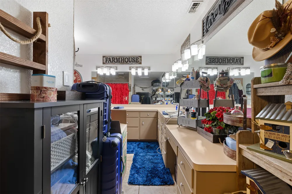 7393 State Highway 80 Nixon, TX 78140