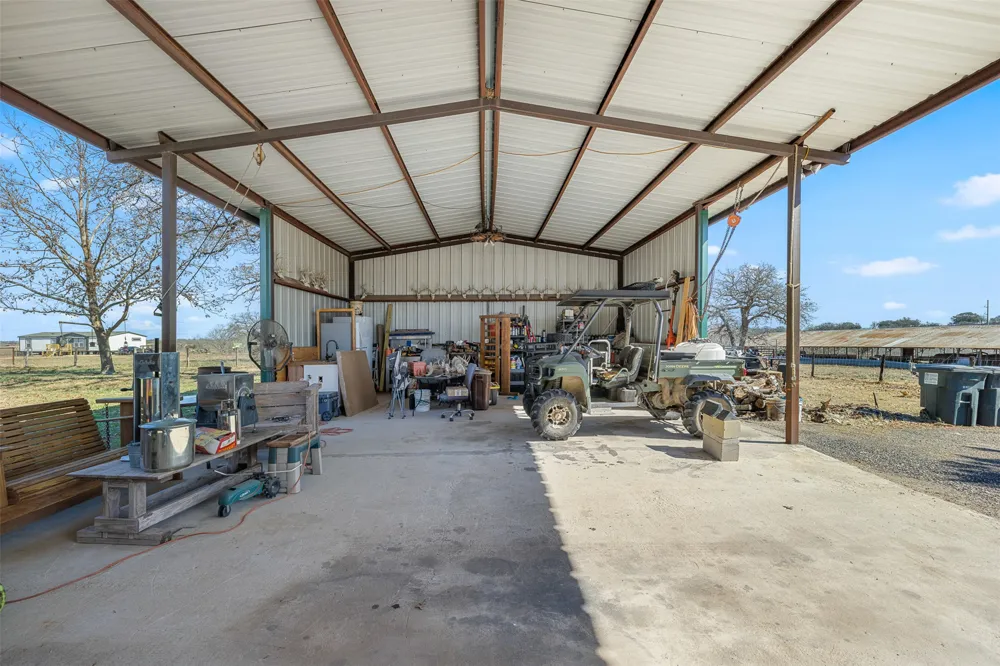 7393 State Highway 80 Nixon, TX 78140