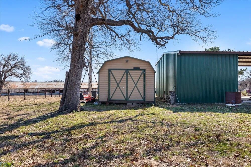 7393 State Highway 80 Nixon, TX 78140