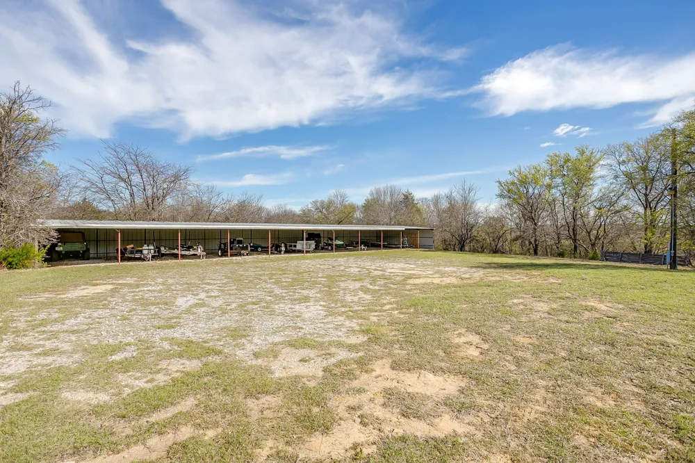 292 Pam Drive Chico, TX 76431