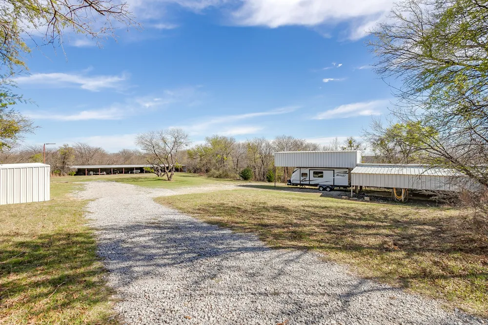 292 Pam Drive Chico, TX 76431