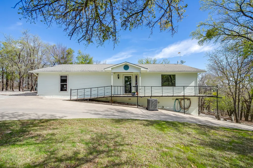 292 Pam Drive Chico, TX 76431