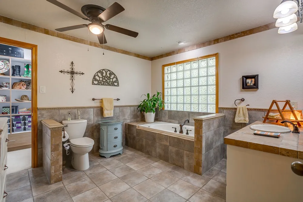 292 Pam Drive Chico, TX 76431