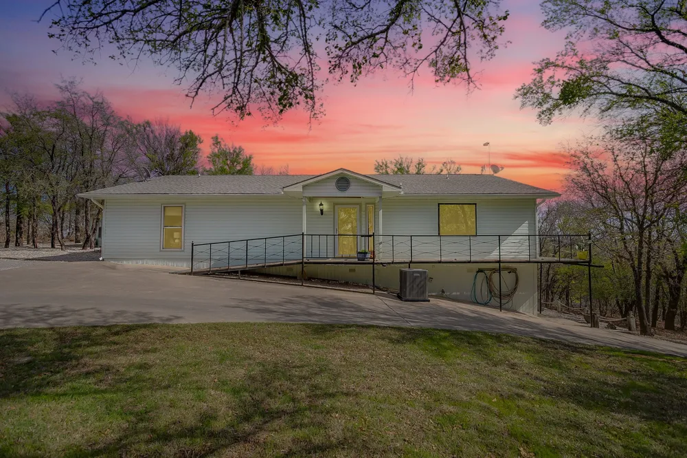 292 Pam Drive Chico, TX 76431