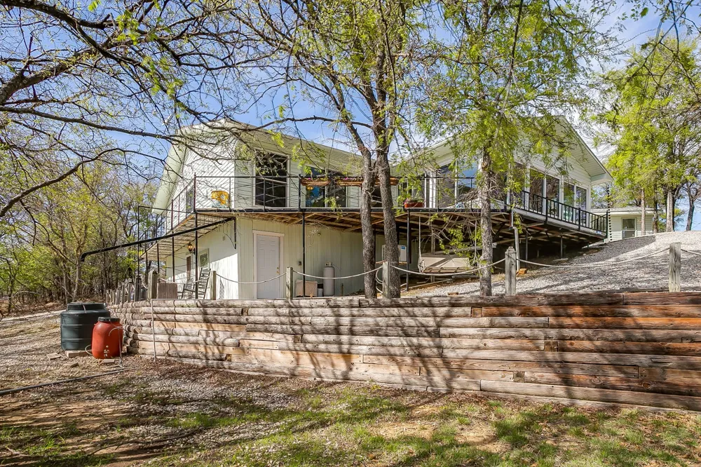 292 Pam Drive Chico, TX 76431