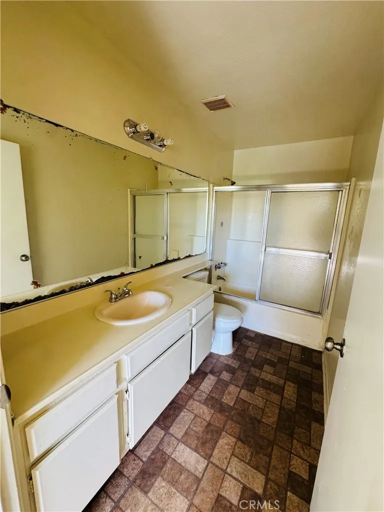 14610 Delano #211 Van Nuys, CA 91411