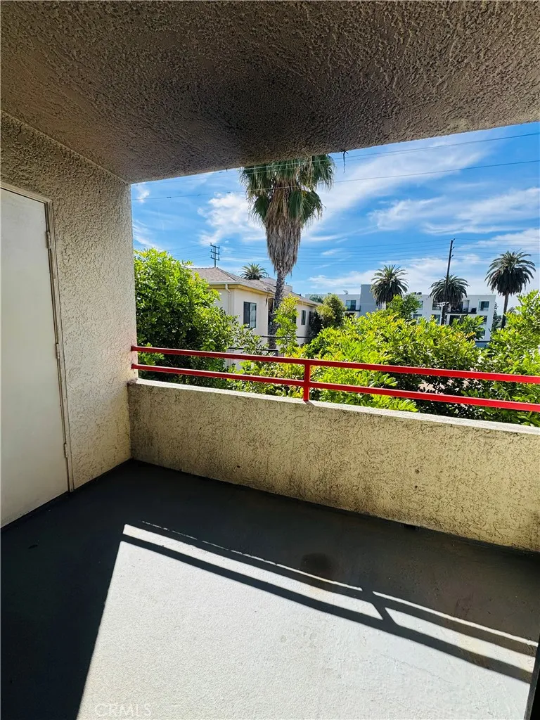 14610 Delano #211 Van Nuys, CA 91411